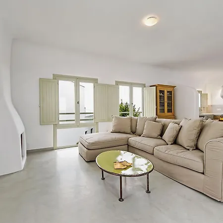 Terrace House Pýrgos